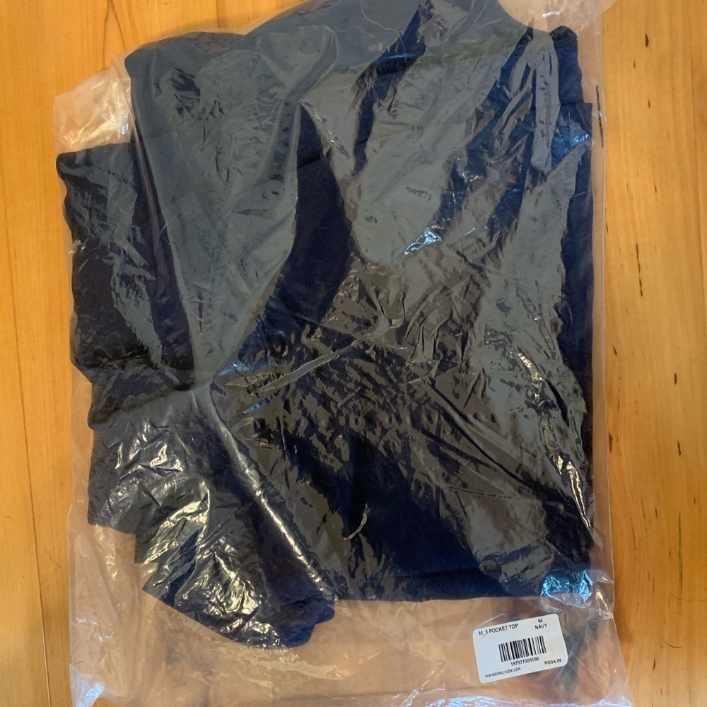 Mens navy mandala 3 pocket scrub top NWT in packaging